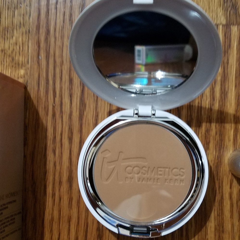 IT cosmetics-celebration foundation illumination